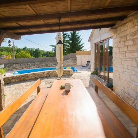 Дом отдыха Irena, A Romantic Nestled In The Heart Of Istria Pulici