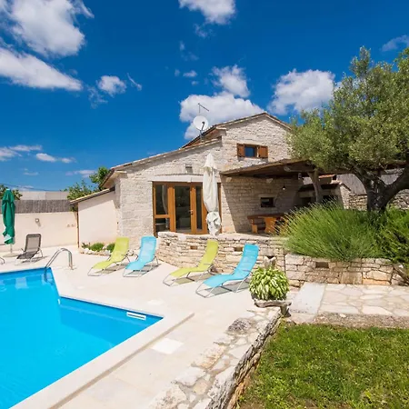 Prázdninový dům Irena, A Romantic Nestled In The Heart Of Istria *