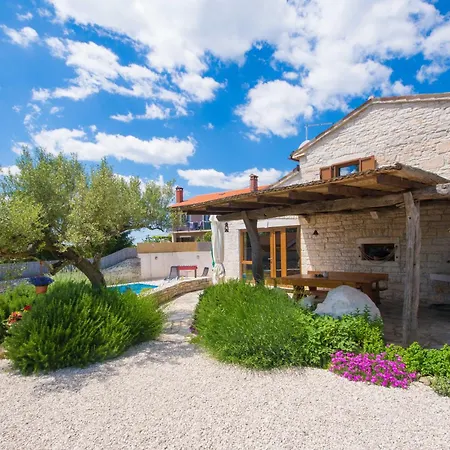 Irena, A Romantic Nestled In The Heart Of Istria Pulici
