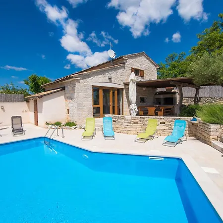 Irena, A Romantic Nestled In The Heart Of Istria *